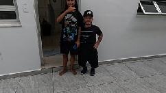 Pitoco chegou junto da ninfeta e quer meter o ferro